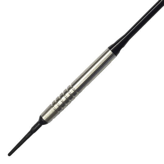 McDart 85 Tungsten V14 Soft Darts - 17g Auf dem Bild ist ein McDart 85er Tungsten V14 Softdart mit einem Gewicht von 17 Gramm zu sehen. Der Dartpfeil hat einen silbernen, gerillten Schaft und schwarze Spitzen.