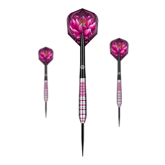 Shot ZEN Juji Steeldarts Das Bild zeigt drei Steeldarts mit auffälligen, pinken Flights, die mit einer Lotusblume verziert sind. Die Griffstücke der Darts sind silberfarben mit pinken Ringen gestaltet.