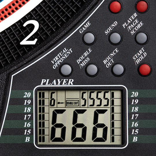 8089_Karella_Elektronische_Dartscheibe_CB25_Turnierausf-hrung_3 Das Bild zeigt eine elektronische Dartscheibe mit einem digitalen Display. Auf dem Display sind verschiedene Spielstände und Tasten zur Auswahl von Spieloptionen zu sehen.
