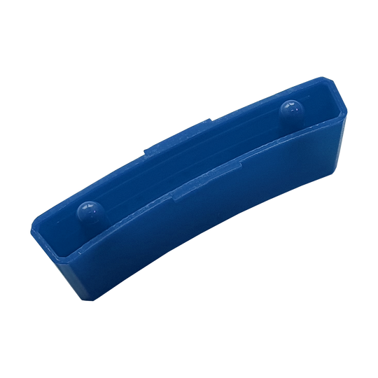 Das Bild zeigt ein blaues Ersatzfeld für das Granboard 132. Es ist rechteckig geformt und hat zwei kleine Erhebungen auf der Innenseite.
