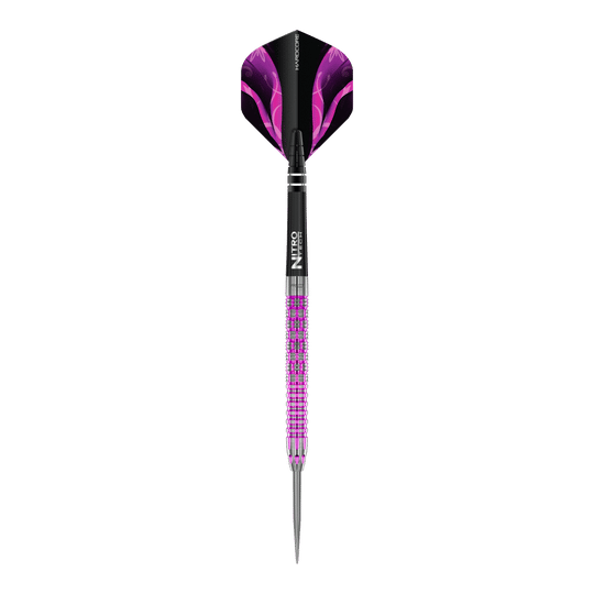 Red Dragon Tyrian Steeldarts Das Bild zeigt einen Red Dragon Tyrian Steeldart mit auffälligen lila und silbernen Details. Der Dart hat eine metallische Spitze und ein schwarzes Flight mit lila Muster.