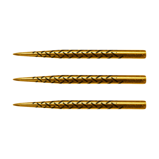 SM4046_Shot_Warrior_Gold_Titanium_Steeldartspitzen_1 Auf dem Bild sind drei goldfarbene Dartspitzen aus Titanstahl abgebildet. Sie haben ein eingraviertes Muster entlang der Oberfläche.
