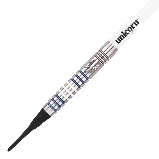 Unicorn Silver Star Var.3 Gary Anderson soft darts Das Bild zeigt die Unicorn Silver Star Version 3 Gary Anderson Softdarts. Drei silberne Dartpfeile liegen nebeneinander auf weißem Hintergrund.