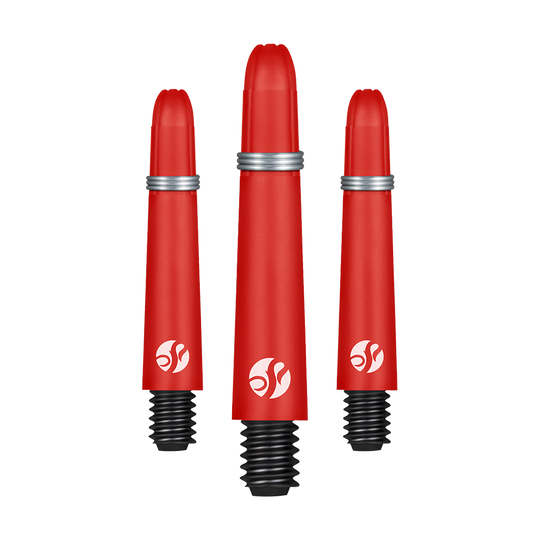Shot Koi Carbon Shafts - Red Das Bild zeigt drei rote Dartshafts mit silbernen Ringen und schwarzem Gewinde. Sie sind in verschiedenen Längen angeordnet und haben ein weißes Logo aufgedruckt.