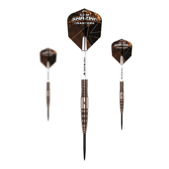 Das Bild präsentiert ein Set der Mission Cam Crabtree V2 Steeldarts. Mehrere Dartpfeile werden gemeinsam gezeigt.