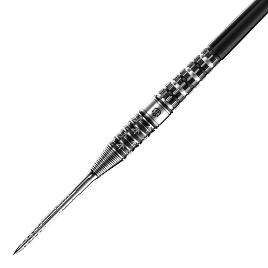 Caliburn Player The Pandaman Advanced Steeldarts - 23g Das Bild zeigt den Caliburn Player The Pandaman Advanced Steeldarts mit einem Gewicht von 23g. Der Dartpfeil hat ein silbernes, strukturiertes Metall-Design und eine scharfe Spitze.