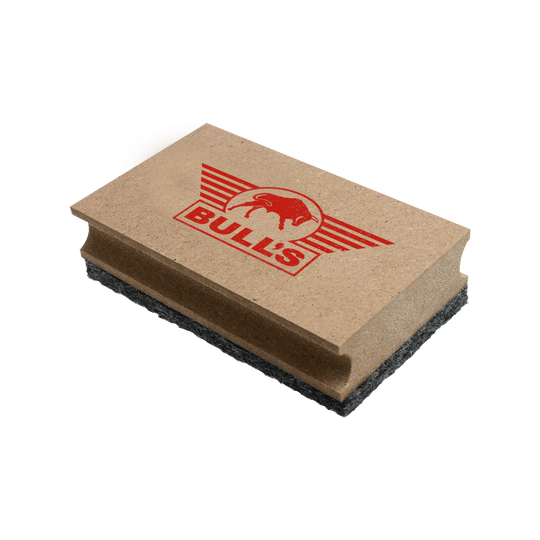 BU67309_BullsNL_Dry_Eraser_Wischschwamm_1 Das Bild zeigt den "Bulls NL Dry Eraser Wischschwamm". Der Schwamm hat eine rechteckige Form mit einem Holzgriff und einem schwarzen Wischpad unten.