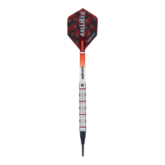 Unicorn Ballista Style 4 soft darts Das Bild zeigt einen Softdart der Marke Unicorn, Modell Ballista Style 4. Der Dart hat rote und schwarze Flights sowie einen silbernen, gerillten Barrel.