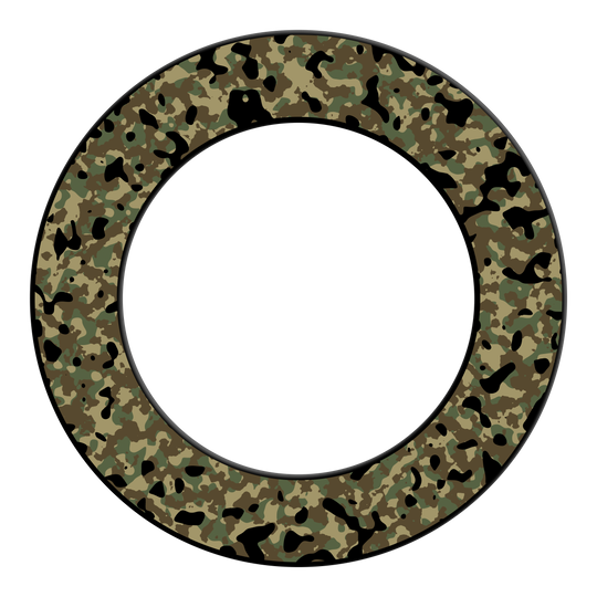 McDart Camo Dartboard Surround Das Bild ist ein Produkt mit dem Namen 'DBS-CAMO1_McDart_Camo_Dartboard_Surround_Woodland_2'. Es handelt sich um eine Tarnmuster-Umrandung für ein Dartboard.