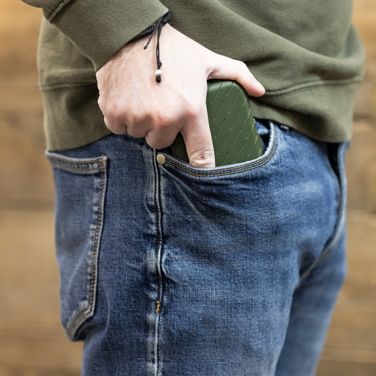Harrows Slimcase Dart Case Fünf Darttaschen mit gleichem Design sind im Bild zu sehen. Die Anordnung ist geordnet.