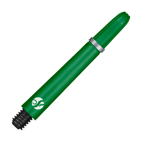 Shot Koi Carbon Shafts - Green Zwei Dart-Schäfte mit strukturiertem Kopf werden nebeneinander gezeigt. Die Aufnahme betont die Länge der Schäfte.