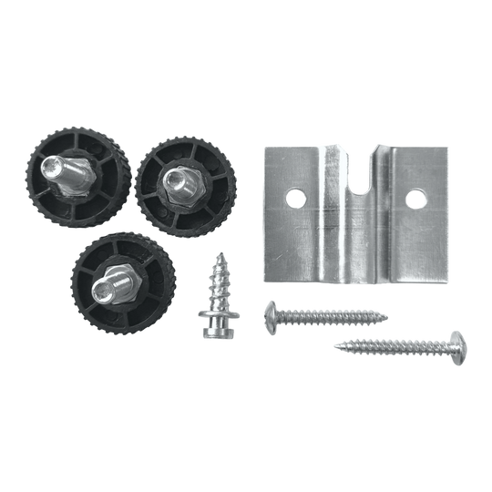 Winmau Rota-Lock Blade 6 wall mount Das Bild zeigt das Winmau Rota-Lock Blade 6 Wandhalterungs-Set mit drei schwarzen Einstellrädern, einer Metallhalterung und Schrauben. Diese Teile werden verwendet, um ein Dartboard sicher an der Wand zu befestigen.