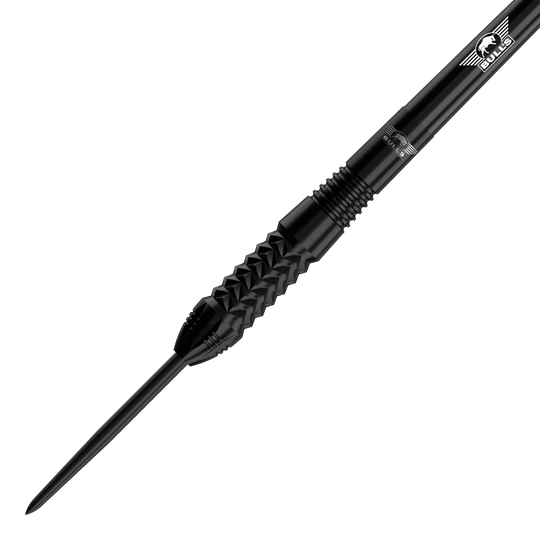 Bulls NL Caliber Black steel darts Das Bild zeigt einen schwarzen Steeldart der Marke Bulls NL Caliber. Der Dart hat eine strukturierte Griffzone und ein glänzendes, elegantes Design.