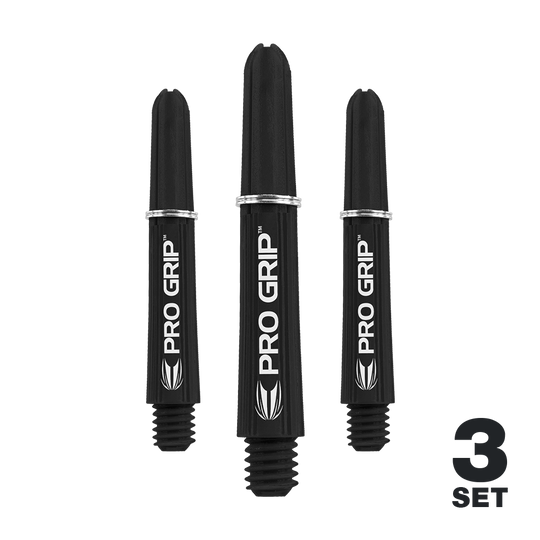Target Pro Grip Shafts - 3 Sets - Black Auf dem Bild sind drei schwarze Pro Grip Dartschäfte zu sehen. Unten rechts steht „3 Set“, was auf ein Set aus drei Stück hinweist.