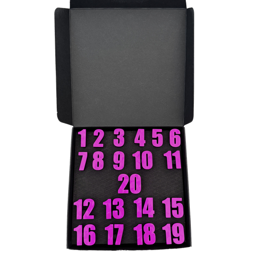 McDart Dartboard Number Rings / Number Ring Classic Eine klassische lila Box ist abgebildet. Die Schachtel ist einfach gestaltet und hebt sich farblich hervor.