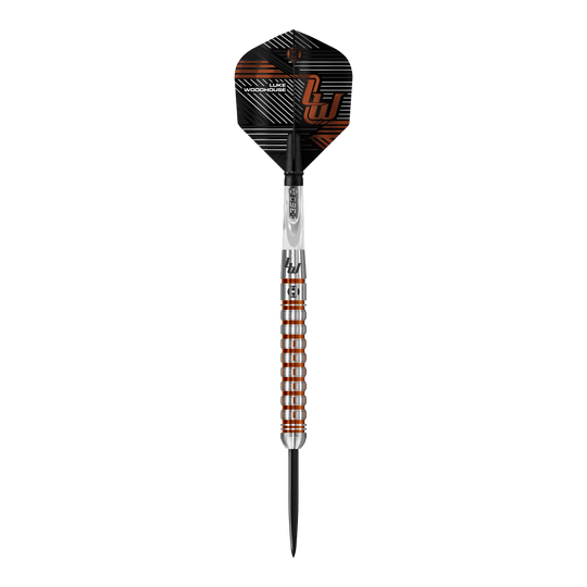 Harrow's Luke Woodhouse Series 2 steel darts Das Bild zeigt einen Steeldart der Marke "Harrows Luke Woodhouse Series 2". Der Dart hat ein auffälliges Design mit silbernen und bronzefarbenen Ringen am Griff und einer schwarz-orangen Flights.