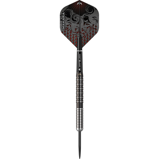 Mission Makara M1 Steeldarts Dies ist ein Steeldart des Modells "Mission Makara M1". Der Dart hat ein auffälliges Design mit schwarzen und roten Mustern auf dem Flight und einem silber-schwarzen Griff.
