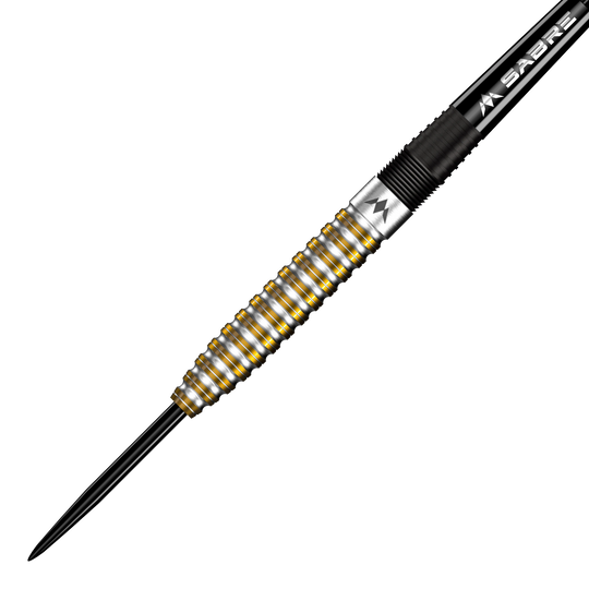 Mission Oskar Lukasiak Black Gold PVD Steeldarts - 22g Das Bild zeigt einen Steeldart mit silbernen und goldenen Rillen auf dem Barrel. Es handelt sich um den "Mission Oskar Lukasiak Black Gold PVD Steeldart - 22g".
