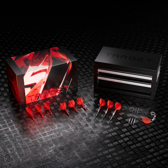 Target Shift Swiss Point Steel Darts Zu sehen ist das Target Shift Swiss Point Steeldarts Set. Die Darts liegen auf einer hellen Oberfläche.