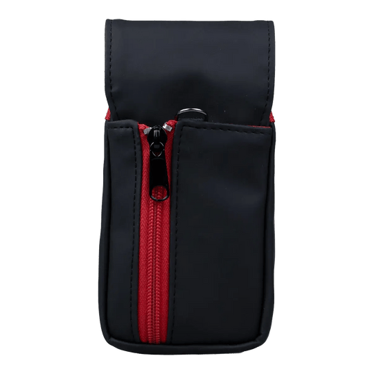 Bulls NL Spacecase Softcase Black-Red Gezeigt wird das Bulls NL Spacecase Softcase Schwarz-Rot. Das Etui ist für Darts und Zubehör konzipiert.