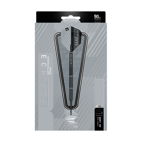 210058_Target_Echo_11_Softdarts_3 Die Abbildung zeigt die Verpackung der "Target Echo 11 Softdarts". In der Mitte ist ein Softdart mit schwarzem Design und 90% Tungsten-Anteil zu sehen.