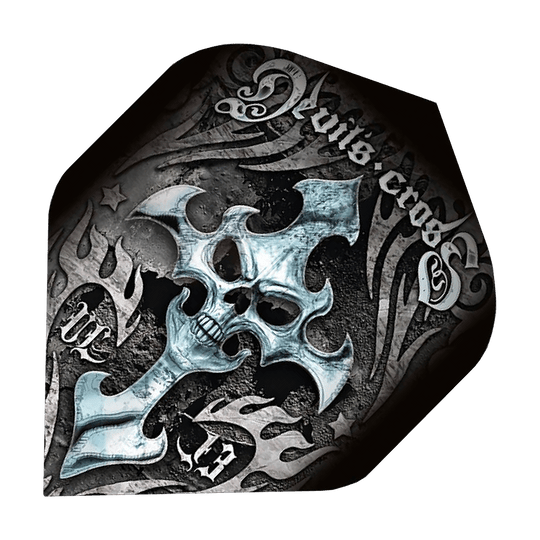 ALC1_Alchemy_Devils_Cross_Standard_Flights_1 Das Bild zeigt ein Dart-Flight mit einem Totenkopf-Kreuz-Design und dem Schriftzug "Devils cross". Die Farben sind hauptsächlich schwarz, grau und silber, was dem Flight einen düsteren Look verleiht.