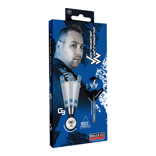 Bulls Jermaine Wattimena Generation 3 Soft Darts - 20g Die Abbildung zeigt die Verpackung der Bulls Jermaine Wattimena Generation 3 Softdarts mit 20g Gewicht. Auf der Verpackung sind drei Darts sowie ein Porträt von Jermaine Wattimena und der Hinweis auf 90 % Tungsten zu sehen.