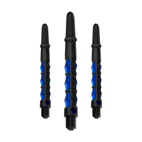 HR415_Harrows_Carbon_ST_Shafts_Blau_47mm_1jn9x92RR29MTi Das Bild zeigt drei schwarze Dartschäfte mit blauen Akzenten. Auf den Schäften steht der Schriftzug "CARBON ST".