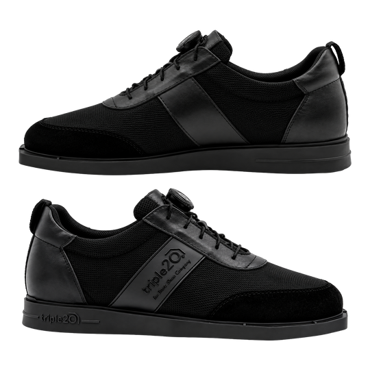 Triple20 Dart Shoes Textile with Twist Closure - Black Zu sehen sind die Triple20 Dartschuhe Textil mit Drehverschluss - Schwarz. Die Schuhe sind funktional und zeitlos.
