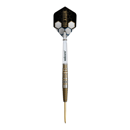 Unicorn Hexium Style 03 Gold & Black Steeldarts werden in dieser Abbildung dargestellt. Die besondere Gold-Schwarz-Optik hebt die Darts hervor.