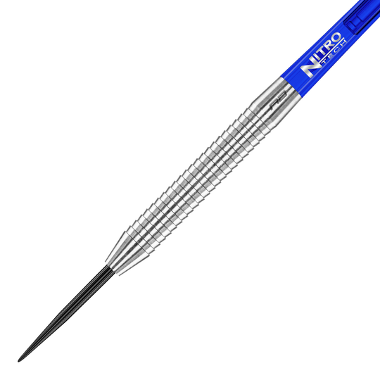 Red Dragon Razor Edge Original Steel Darts Das Bild zeigt einen Red Dragon Razor Edge Original Steeldart mit einem Gewicht von 24g. Der Dart hat einen silbernen, geriffelten Schaft und ein blaues Flight-Element.