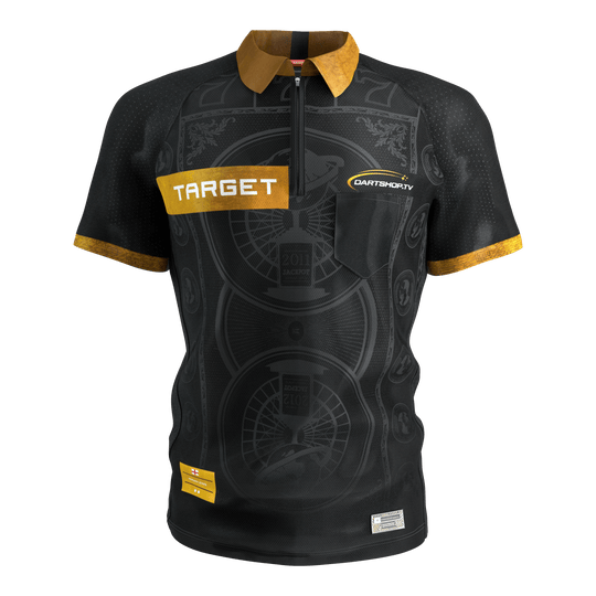 Zu sehen ist das Target Adrian Lewis Dartshirt 2026. Das Shirt zeichnet sich durch sein professionelles Aussehen aus.