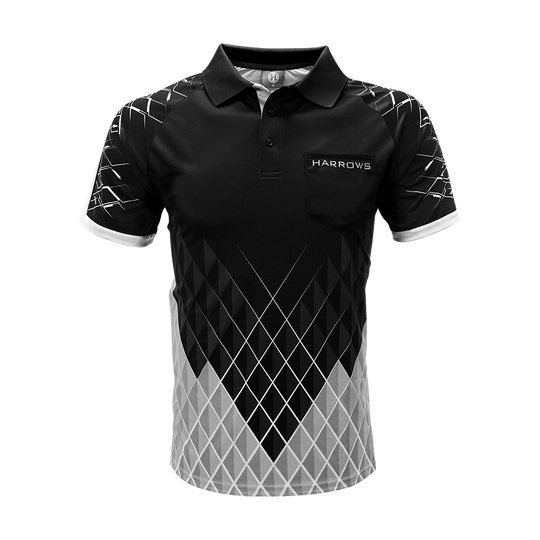 HRS-26432_Harrows_Paragon_Dartshirt_Weiss_1 Das Bild zeigt ein Harrows Paragon Dartshirt in Weiß mit modernen, grafischen Mustern in Schwarz und Grau. Auf der linken Brust befindet sich eine Tasche mit dem Harrows-Logo.