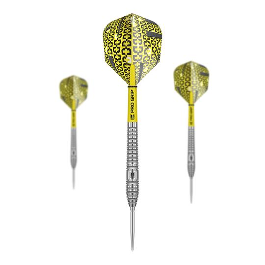 Target Bolide 03 Swiss Point steel darts Das Bild zeigt drei Target Bolide 03 Swiss Point Steeldarts mit gelb-schwarzen Flights und silbernen Barrels. Die Darts haben einen "Pro Grip"-Schaft und eine metallene Spitze.