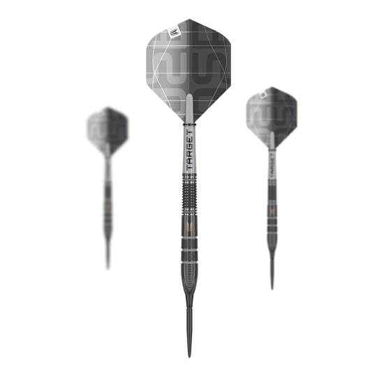 Target Nathan Aspinall X Echo Swiss Point steel darts Das Bild zeigt drei Steeldarts des Modells "Target Nathan Aspinall X Echo Swiss Point". Die Darts haben ein modernes, silber-schwarzes Design mit dem Schriftzug "TARGET" auf dem Schaft.