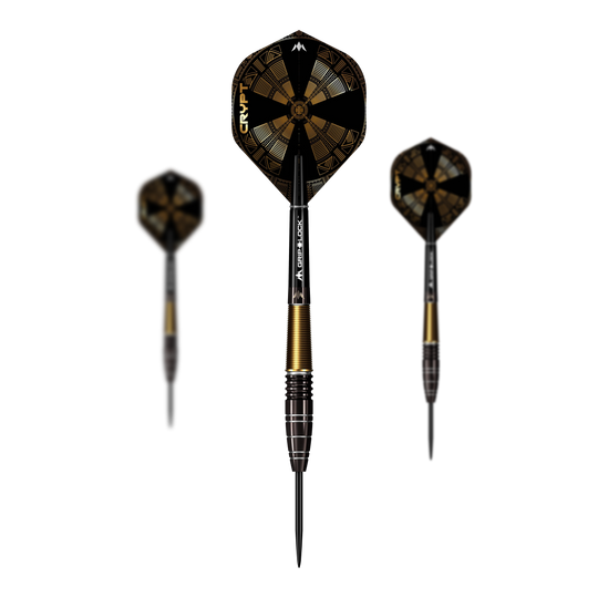 Mission Crypt Model 1 Steel Darts - 22g Die Abbildung zeigt drei Steeldarts des Modells "Mission Crypt Model 1" mit einem Gewicht von 22g. Die Darts sind schwarz-golden gestaltet und haben ein modernes, geometrisches Flight-Design.
