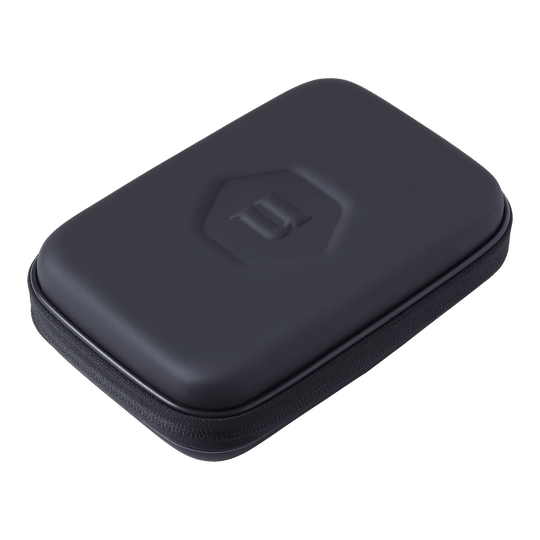 Unicorn Ultra 3UP Medium Dart Case - Black Dies ist ein schwarzes Dartcase namens "Unicorn Ultra 3UP Medium". Das Etui hat eine harte Außenhülle mit einem Reißverschluss und eingeprägtem Logo.