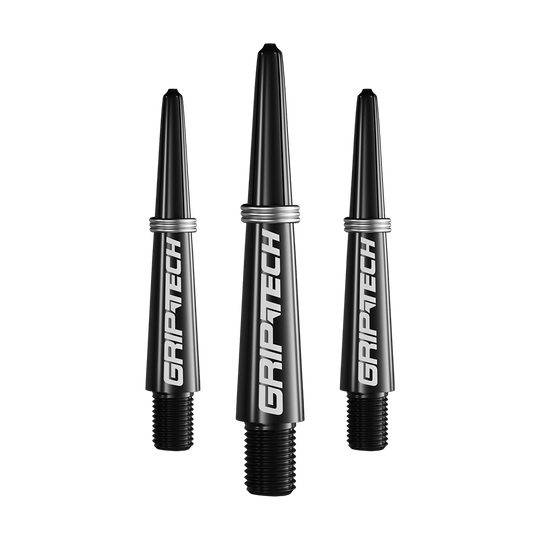 GOAT Griptech Shafts - Black Das Bild zeigt drei schwarze Dartschäfte mit der Aufschrift „GRIPTECH“. Sie sind in einer Reihe angeordnet und haben silberne Ringe am oberen Ende.