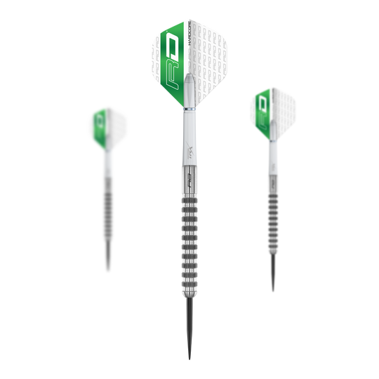 Red Dragon Javelin Speedline steel darts Das Bild zeigt drei Steeldarts des Produkts "Red Dragon Javelin Speedline". Die Darts haben silberne Spitzen und grün-weiße Flights mit dem RD-Logo.