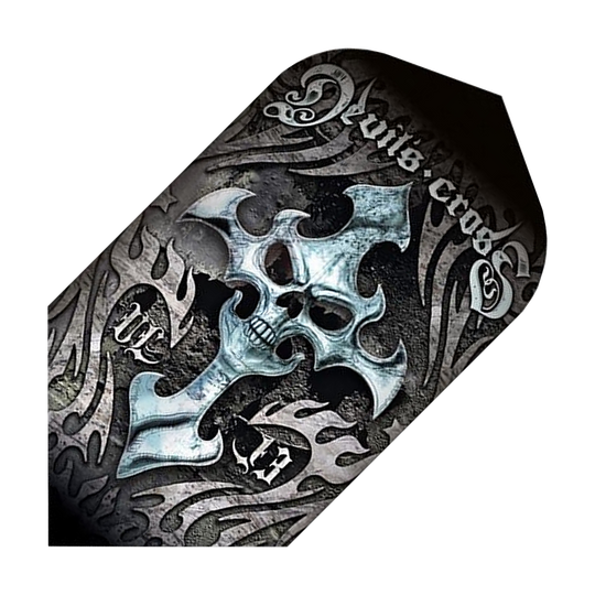 ALC9_Alchemy_Devils_Cross_Slim_Flights_1 Das Bild zeigt das Produkt „Alchemy Devils Cross Slim Flights“ mit einem auffälligen Totenkopf-Kreuz-Design. Auf dem Flight sind außerdem dekorative Flammenmuster und Schriftzüge zu sehen.