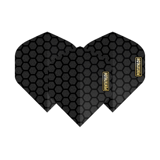 Pentathlon Flights RT Honeycomb Das Bild zeigt drei schwarze Dart-Flights mit Wabenmuster. Auf jedem Flight steht das Wort "Pentathlon" in einem gelben Rechteck.