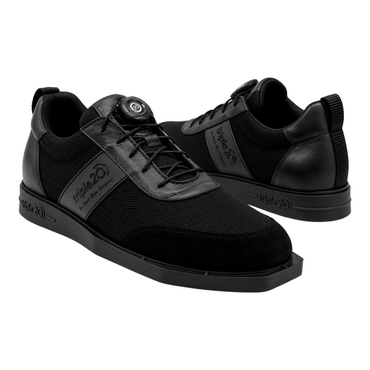 Triple20 Dart Shoes Textile with Twist Closure - Black Das Produkt zeigt die Triple20 Dartschuhe Textil mit Drehverschluss - Schwarz. Es handelt sich um Sportschuhe für Darts.