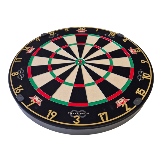 Auf dem Bild ist das Bulls NL Advantage 8 Steeldartboard zu sehen. Es eignet sich ideal für ambitionierte Dartspieler.
