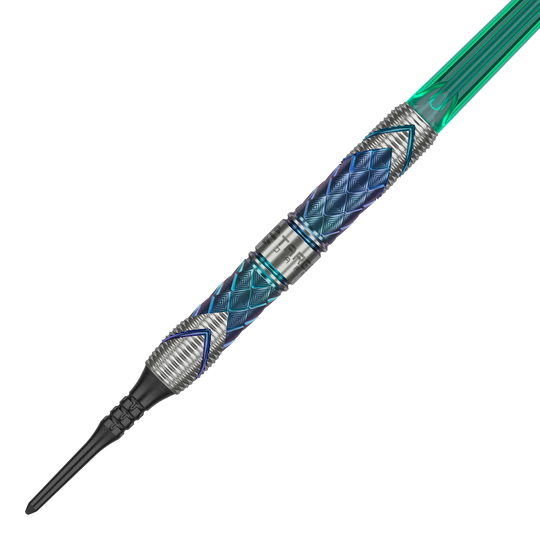 Target Japan Kaze Series Ceros 03 Soft Darts - 19g Das Bild zeigt einen Softdart der Marke Target Japan aus der Kaze Series, Modell Ceros 03 mit 19g Gewicht. Der Dartpfeil hat ein auffälliges, diamantförmiges Muster in Blau und Silber sowie einen grünen Schaft.