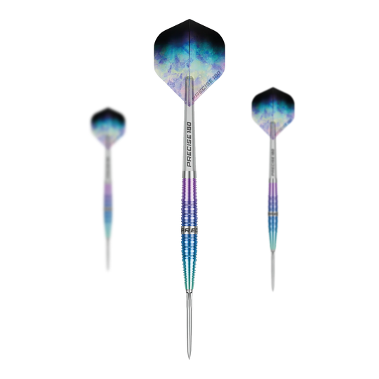 Precise 180 Northern Lights steel darts Die Precise 180 Northern Lights Steeldarts sind als Set dargestellt. Mehrere Dartpfeile sind gemeinsam angeordnet.