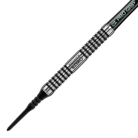 200240-Target-Phil-Taylor-Power-8Zero-Softdarts-2 Dies ist ein Target Phil Taylor Power 8zero Softdart. Der Dartpfeil hat einen silbernen, geriffelten Lauf und eine schwarze Spitze.