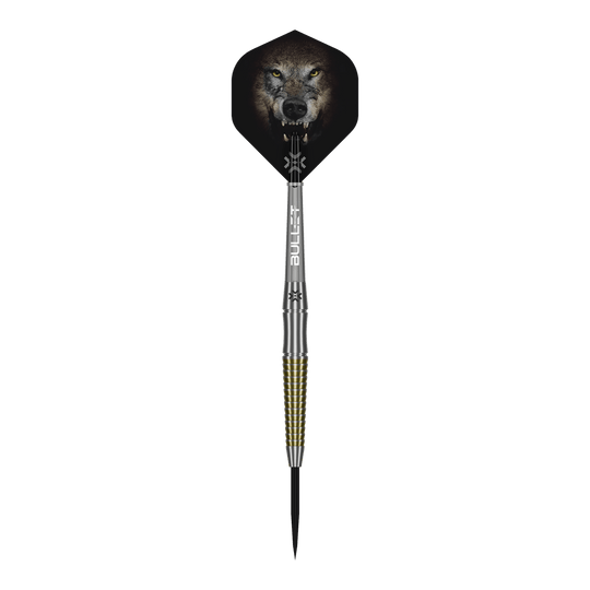 Hier sieht man die Bullet Fang Steeldarts aus einer anderen Perspektive. Die Details der Darts sind gut erkennbar.