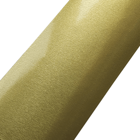 P-Schild_McDart_Pokalschild_mit_Wunschtext_5 Das Bild zeigt eine goldene Pokalschild-Platte mit gebürsteter Oberfläche. Auf diesem Schild kann ein individueller Wunschtext eingraviert werden.