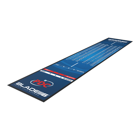 Winmau Outshot Dart Mat Die Abbildung zeigt die Winmau Outshot Dartmatte 2024. Die Matte ist mit Abwurflinien und einer Outshot-Tabelle bedruckt.
