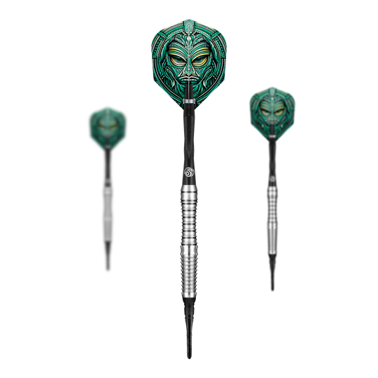 Shot Tribal Weapon Toki soft darts Das Bild zeigt drei Softdarts des Produkts "Shot Tribal Weapon Toki". Die Flights sind mit einem auffälligen, grün-türkisen Tribal-Motiv verziert.